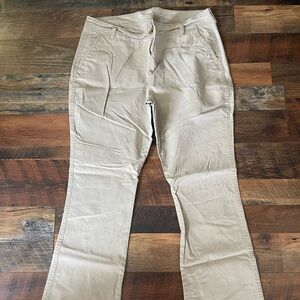 Old Navy Beige Boot-Cut Jeans - Size 14